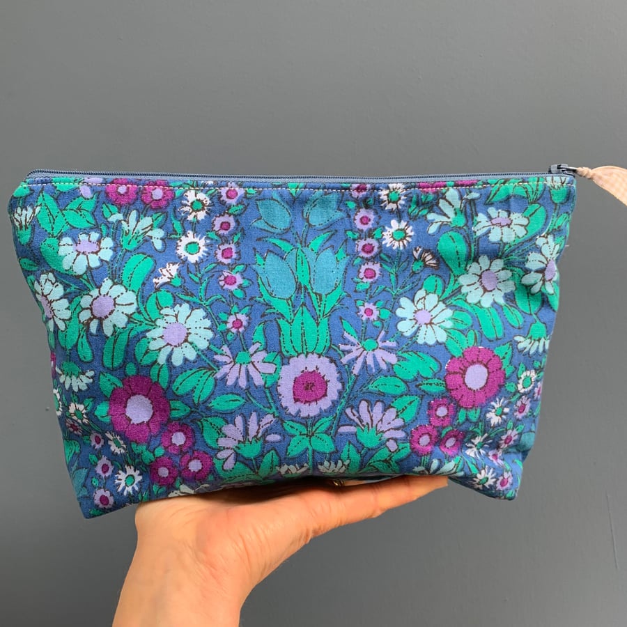 Vintage Daisy Chain Zip pouch