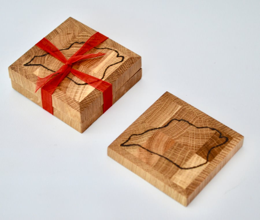 Oak drinks coasters with Isle of Wight design