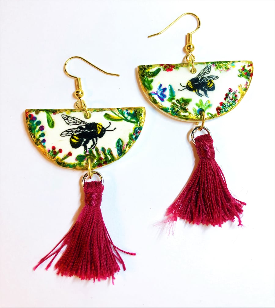 BEAUTIFUL & UNIQUE,LUXURY HONEY-BEE EARRINGS, Ming porcelain,( free post uk).