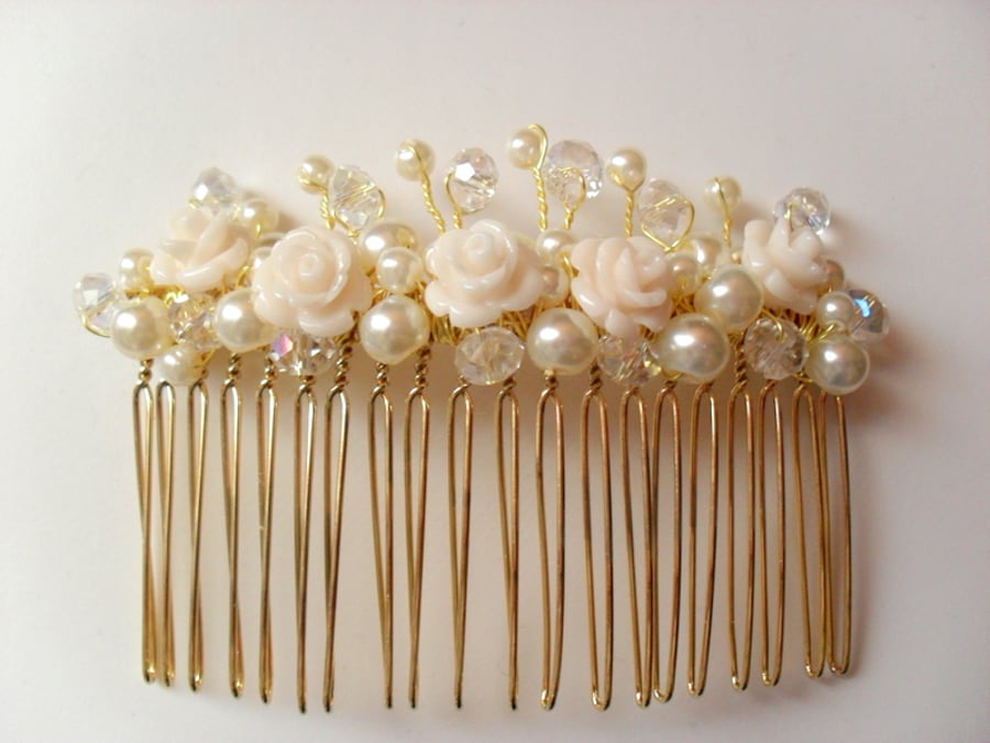 SALE Pearl and Flower Hair Comb bridal 