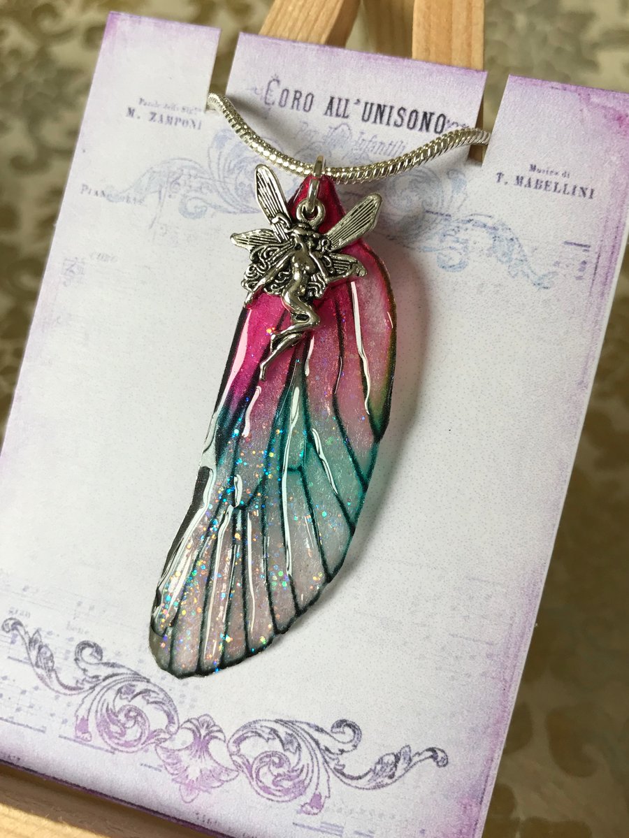 Sparkling pink fairy wing necklace 