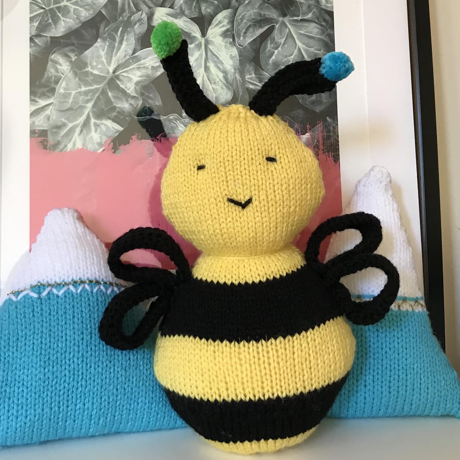 Bee Happy Cushion Knitting Kit
