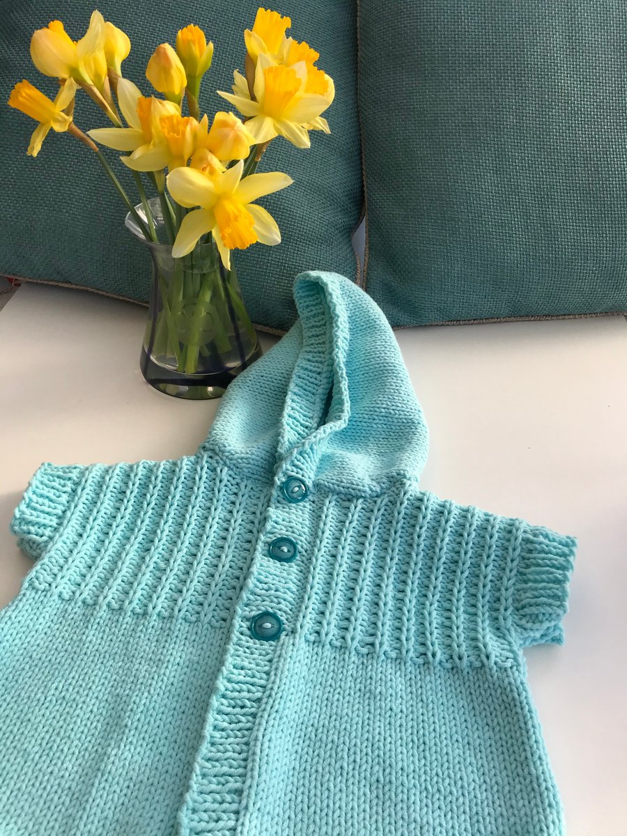 Stylish toddler's sleeveless hoodie 