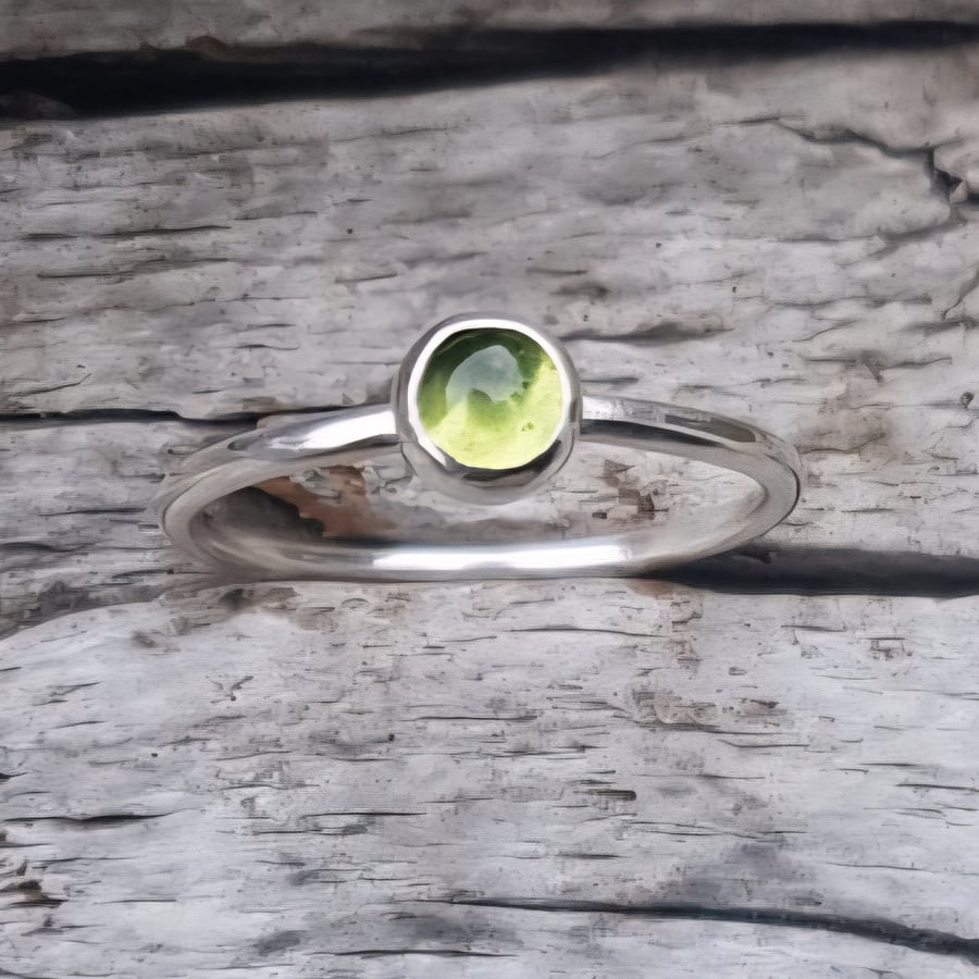 Peridot stack ring