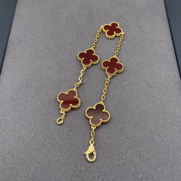 Gold-Plated Burgundy Clover Bracelet – Elegant Four-Leaf Clover Charm Bracelet