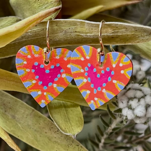 18MM HEARTS IN HAND PAINTED WOOD