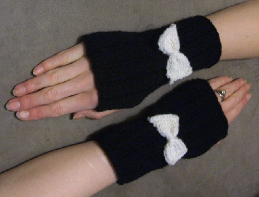 Knitted bow arm warmers
