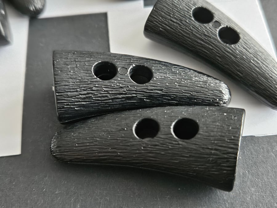 50mm (2") Nylon Horn shape grain effect Toggle Buttons x 4 pieces