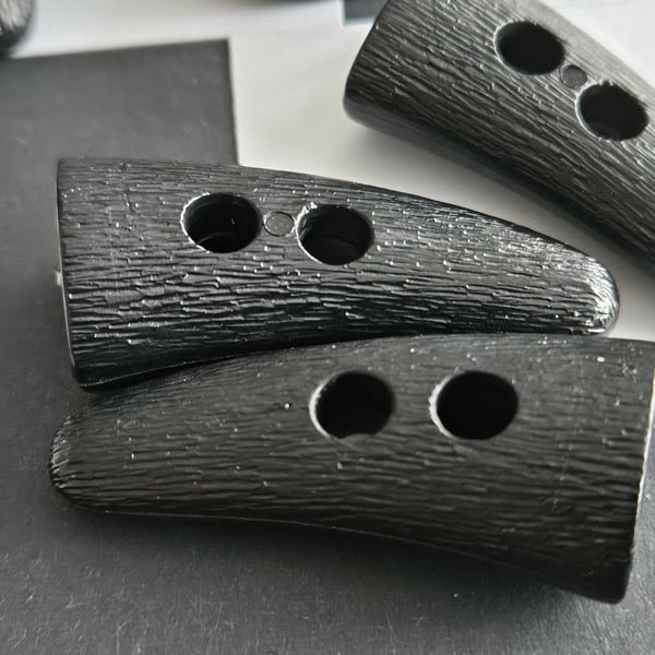 50mm (2") Nylon Horn shape grain effect Toggle Buttons x 4 pieces