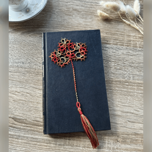 Tatted lace maple leaf bookmark