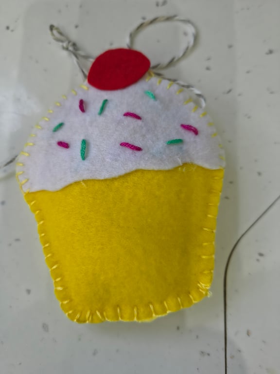 Birthday Bunting Cupcake Design