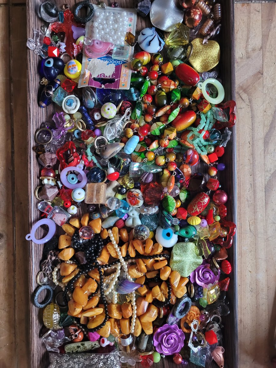 Over 750g Jewellery Making Lot Beads Charms 