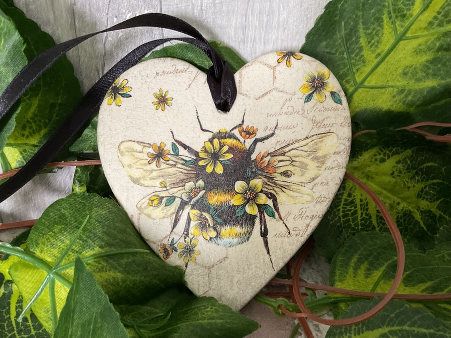 Hanging Ceramic Heart. Bee