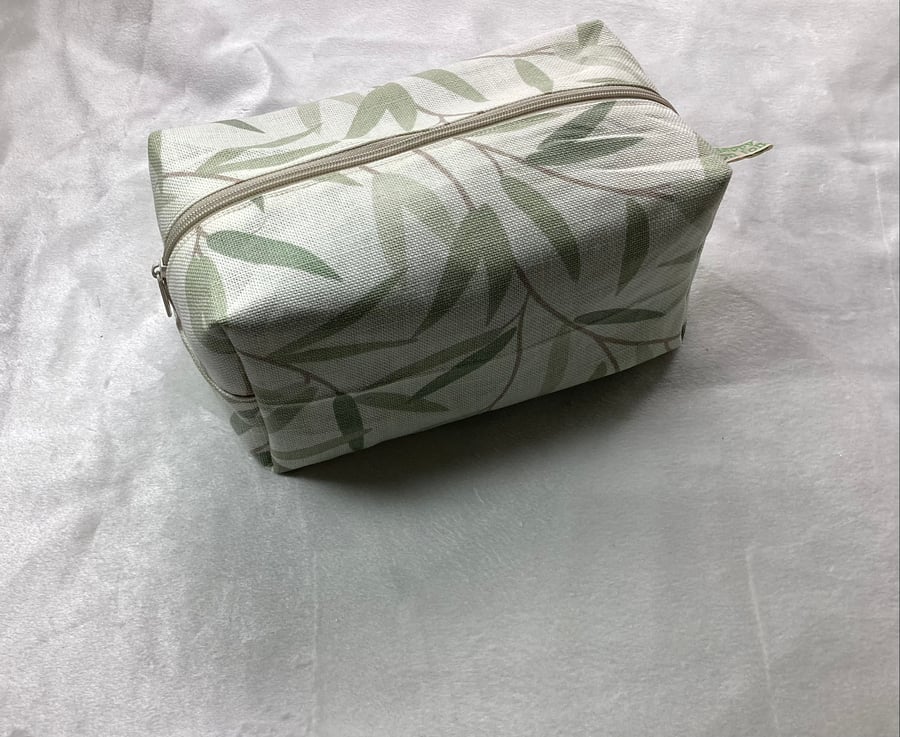 Box pouch, makeup bag, leaf hedgerow fabric, Laura Ashley,