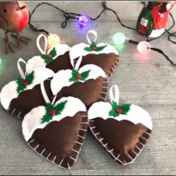6 Christmas pudding decorations 
