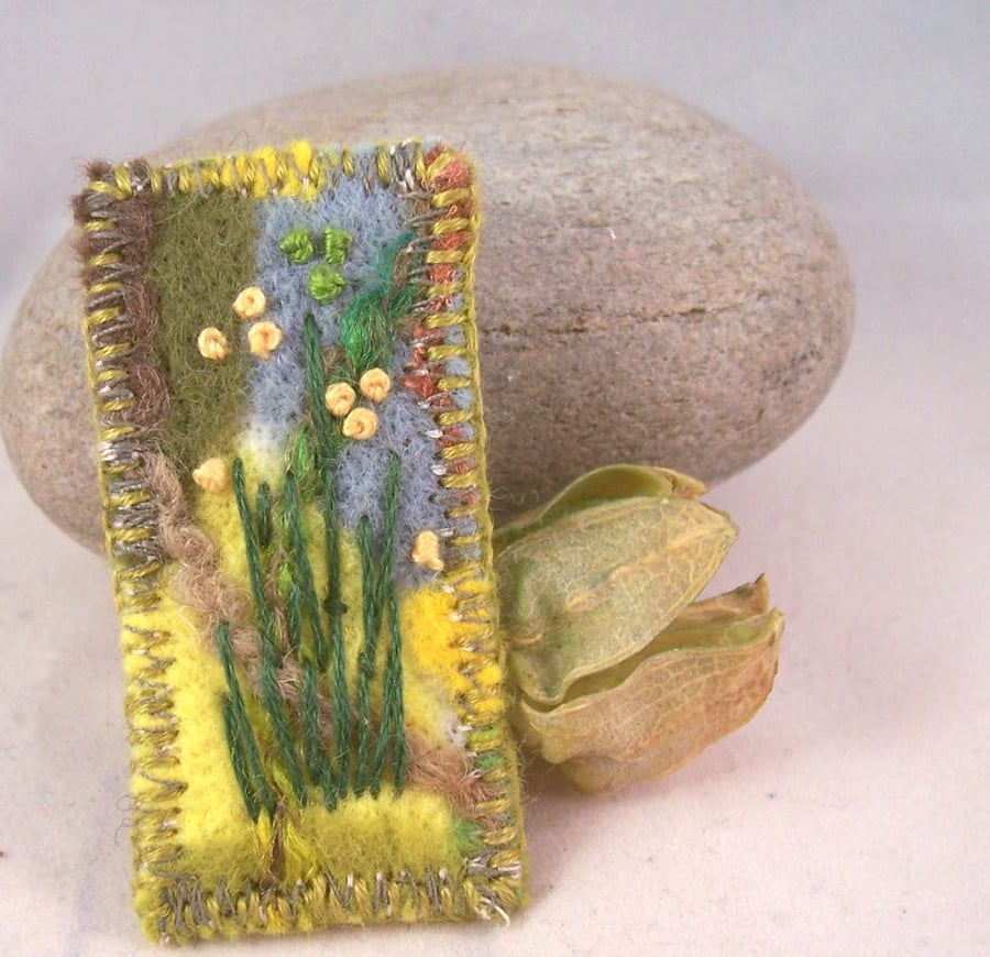 Hand embroidered needlefelt brooch - Yellow