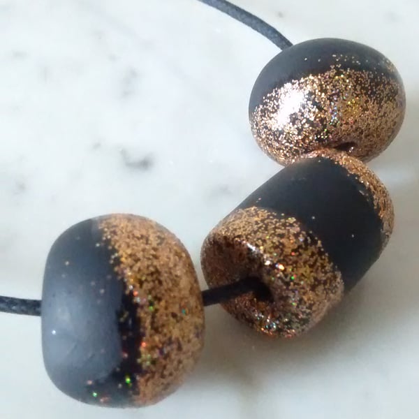 BLACK AND GOLD GLITTER POLYMER CLAY NECKLACE  - FREE UK POSTAGE
