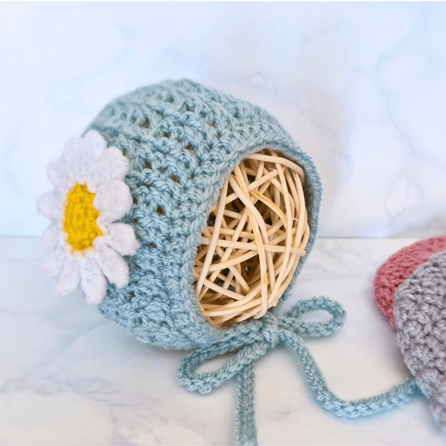 Newborn Daisy Crochet Baby Bonnet – Duck Egg 