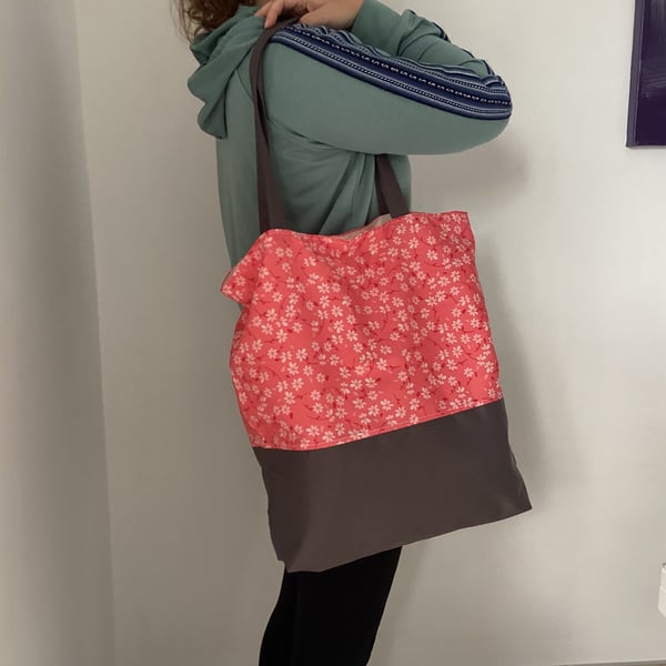 tote bag, handmade in floral fabric with waterproof base fabric, fully lined, sm