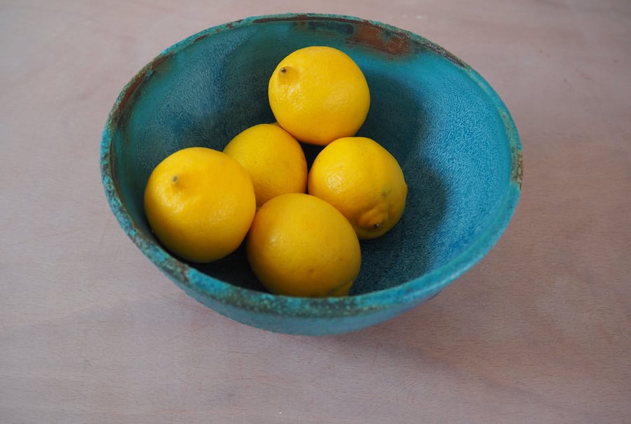 Decorative stoneware bowl