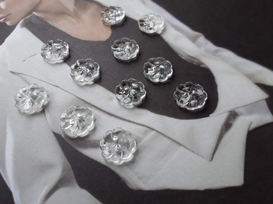 12.5mm 20L CLEAR ACRYLIC Flower Swirl Buttons