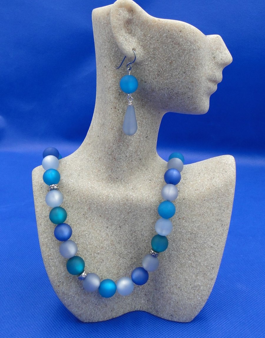 Necklace of Polaris matt beads in tones of blue and green