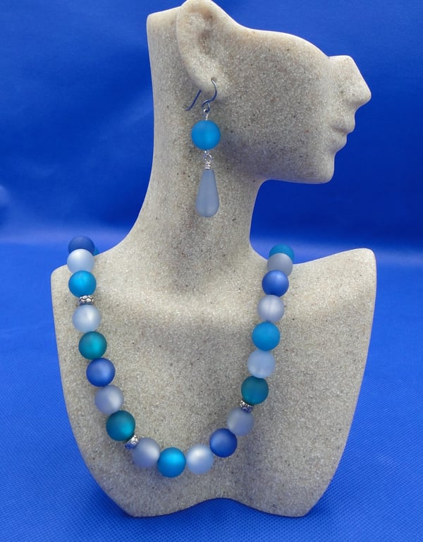 Necklace of Polaris matt beads in tones of blue and green