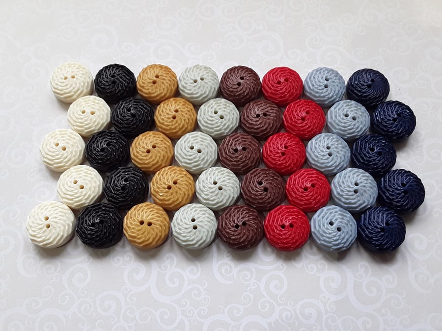 3 4" 19mm 30L VINTAGE Casein buttons in 8 colours
