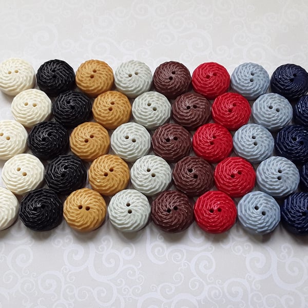 3 4" 19mm 30L VINTAGE Casein buttons in 8 colours