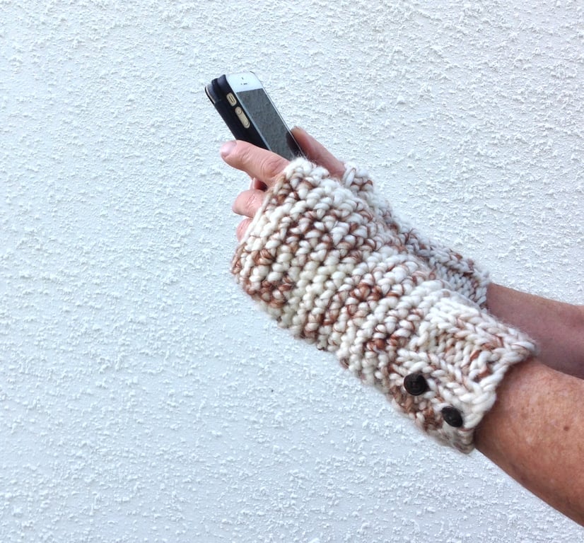 SALE....FINGERLESS mitts ,gloves. Chunky. Icelandic wool blend .' Birch Bark'.
