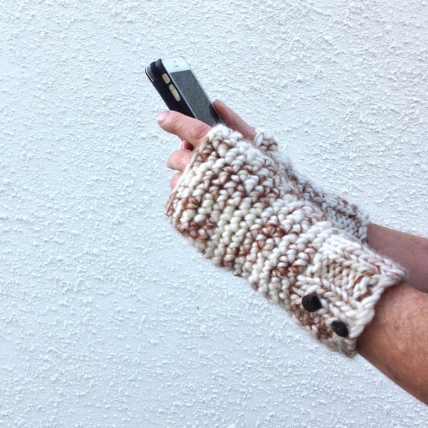 SALE....FINGERLESS mitts ,gloves. Chunky. Icelandic wool blend .' Birch Bark'.
