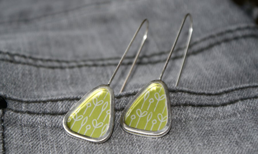 Spring buds triangle earrings - silver and lime
