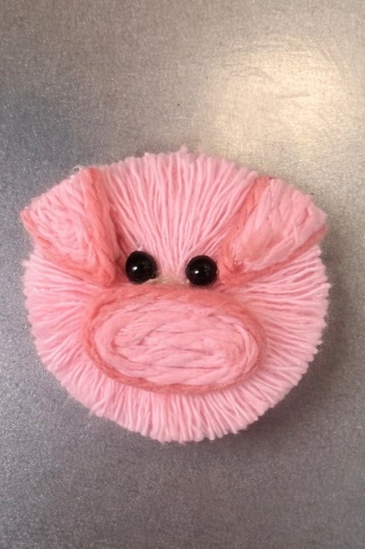 Handmade Pig Magnets – Cute Yarn Animal Fridge Magnets – Farmhouse Kitchen Gift