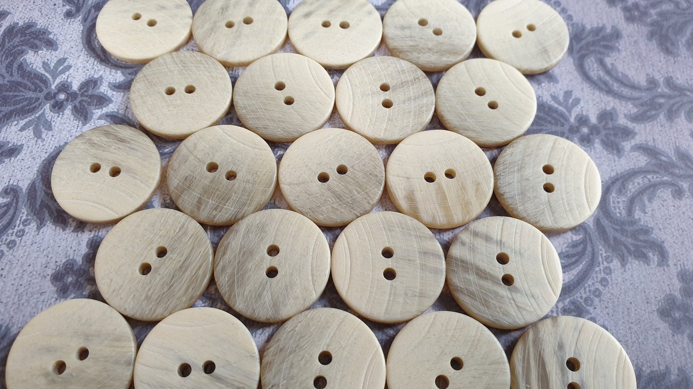 7 8" 23mm 36L Grooved Stone mix Polyester Buttons