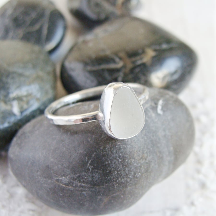Hammered Sterling Silver Clear Frosted Seaham Sea Glass Stacking Ring Size P