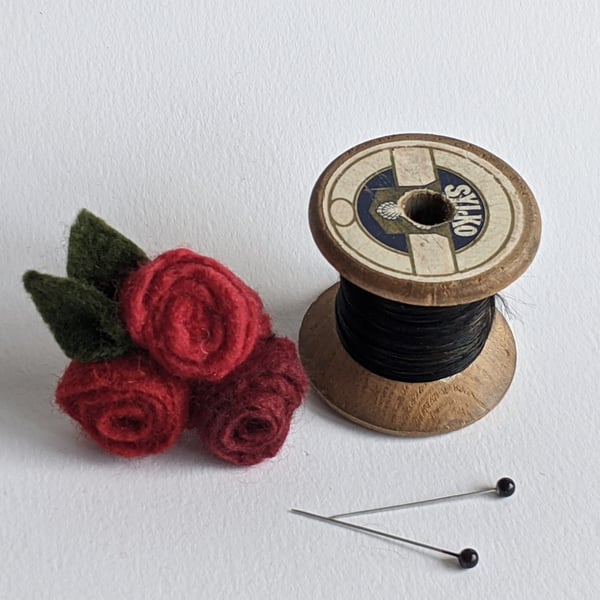 Small felted roses brooch: red, ruby and scarlet