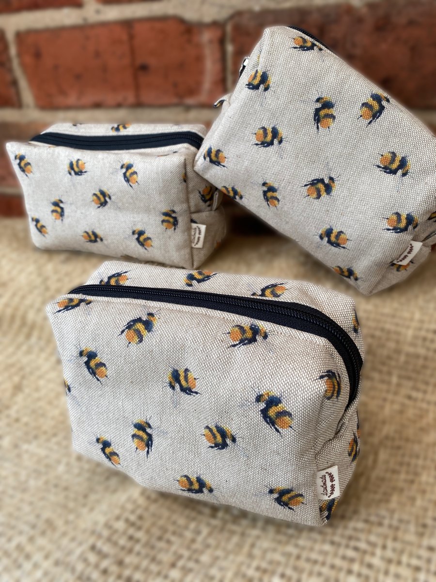 Small Bee Print Box Pouch 