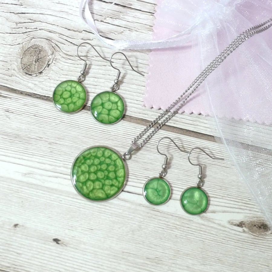 Emerald Green enamel and resin pendant and dangle earring set