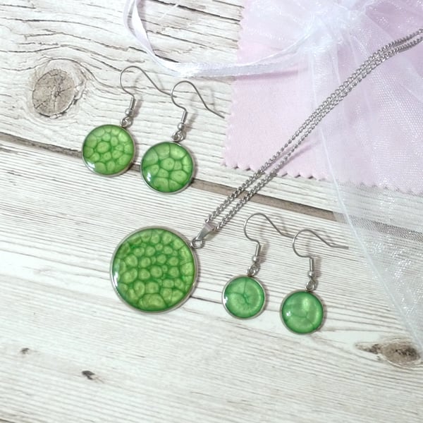 Emerald Green enamel and resin pendant and dangle earring set