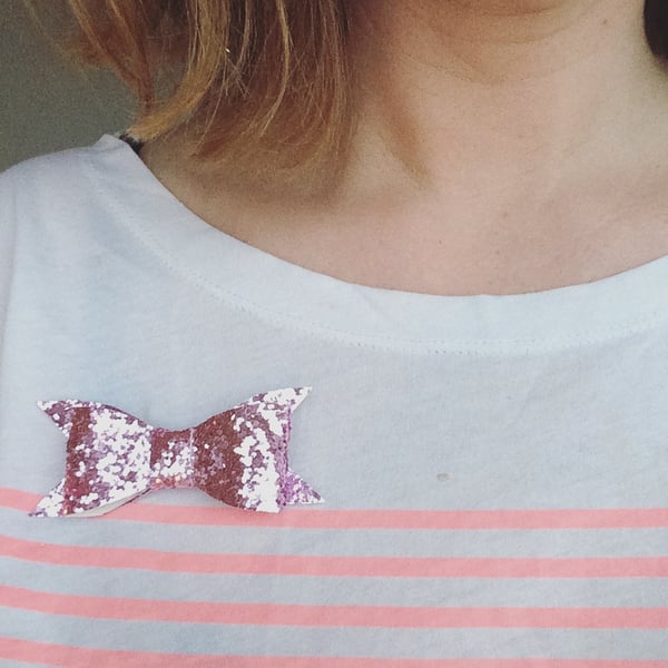 Candy Pink Glitter Bow Brooch Small
