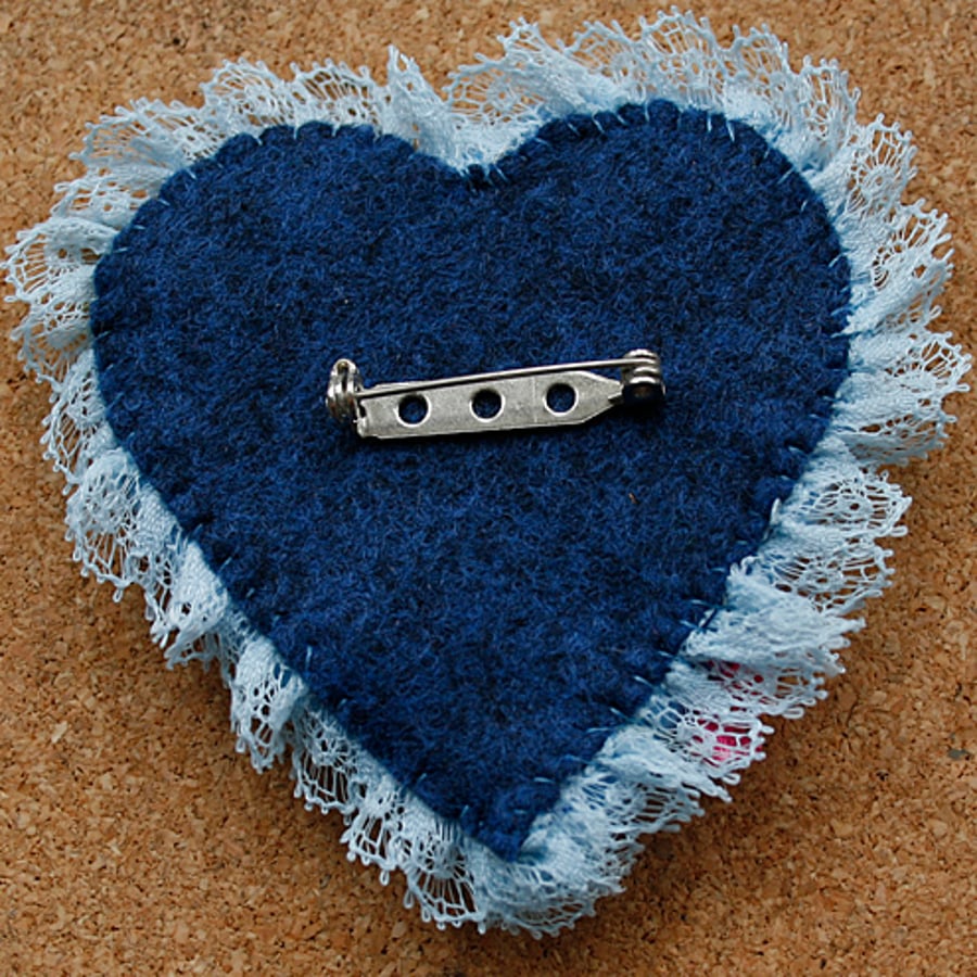 Sea pink on cliffs - brooch