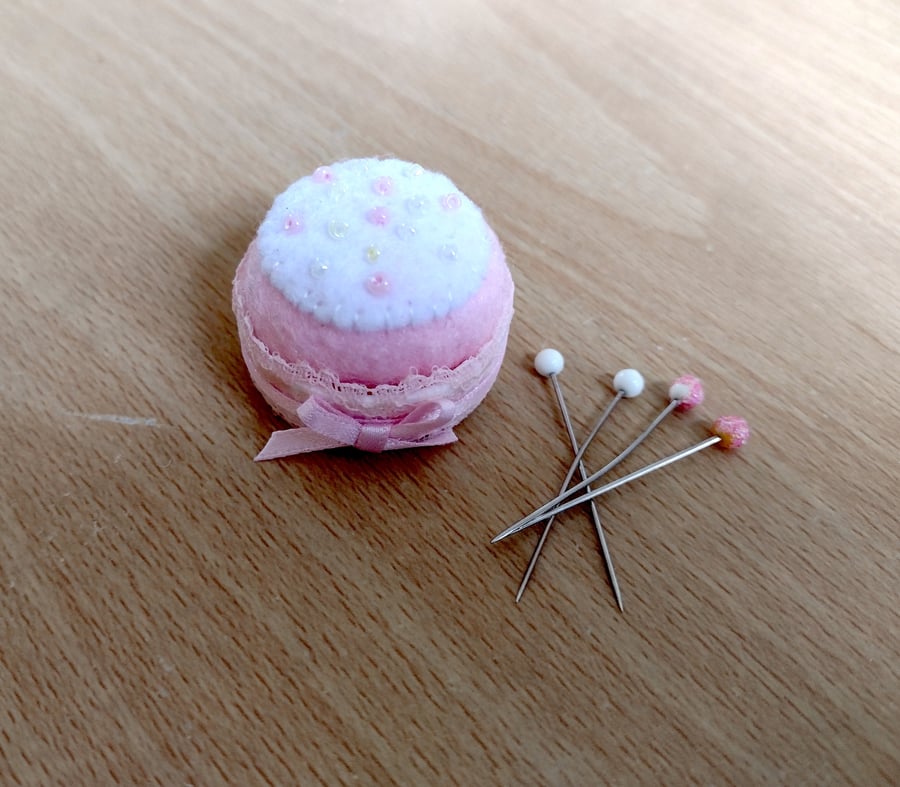 Mini Cupcake Pin Cushion - Pink Felt - Dolls House - Miniature - Decoration