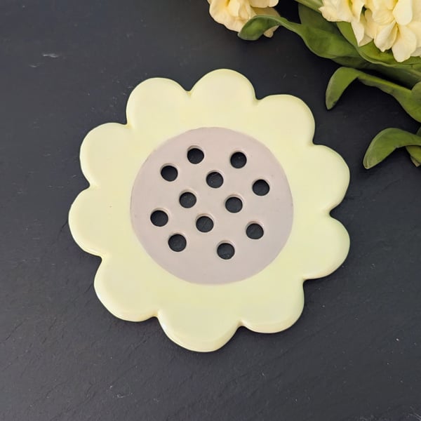 Ceramic pastel yellow small flower frog