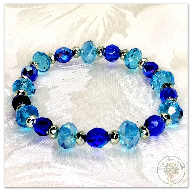 Bracelet with dark blue and light blue crystal beads