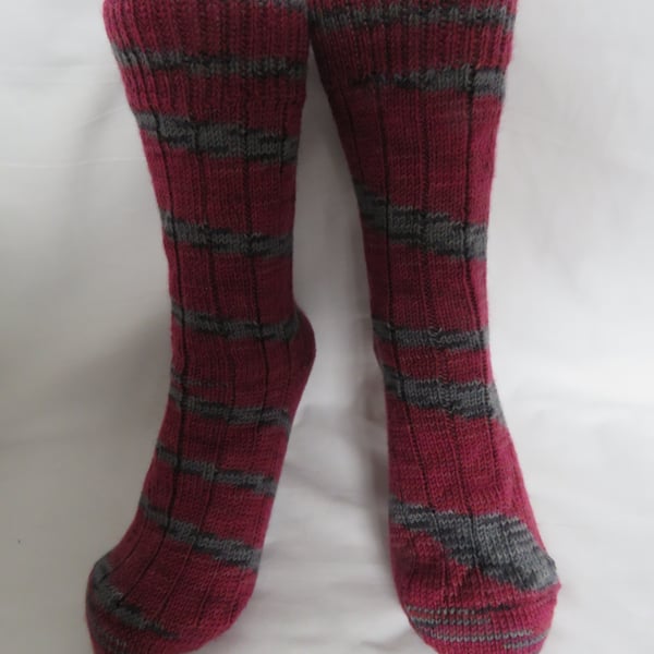 Hand-cranked Knitted Ribbed Wool Socks Size 6 to 7