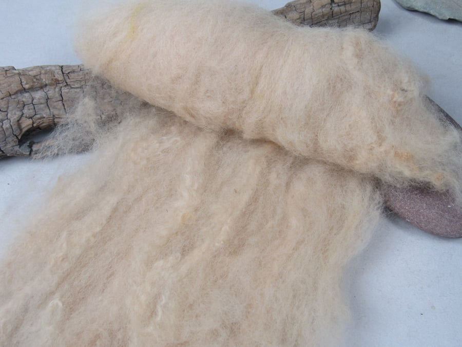 10g Naturally Dyed Pale Brown BFL Shetland Felting Wool