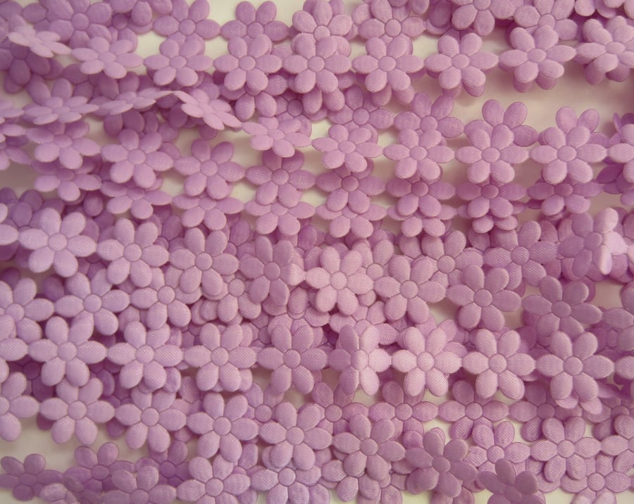 2 Metres of Lilac Daisy Trim