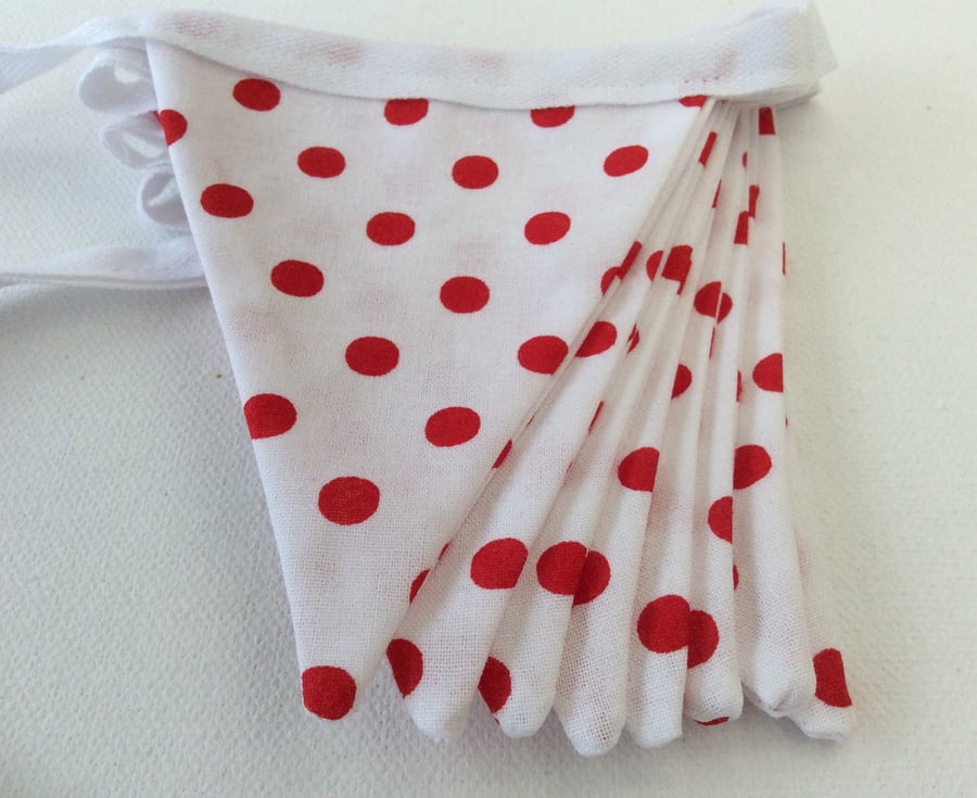 Spotty Bunting, White Flags with Red Spots 