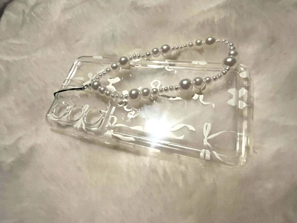 Pearl Beaded Phone Charm Strap – Elegant White Wrist Lanyard Accessory