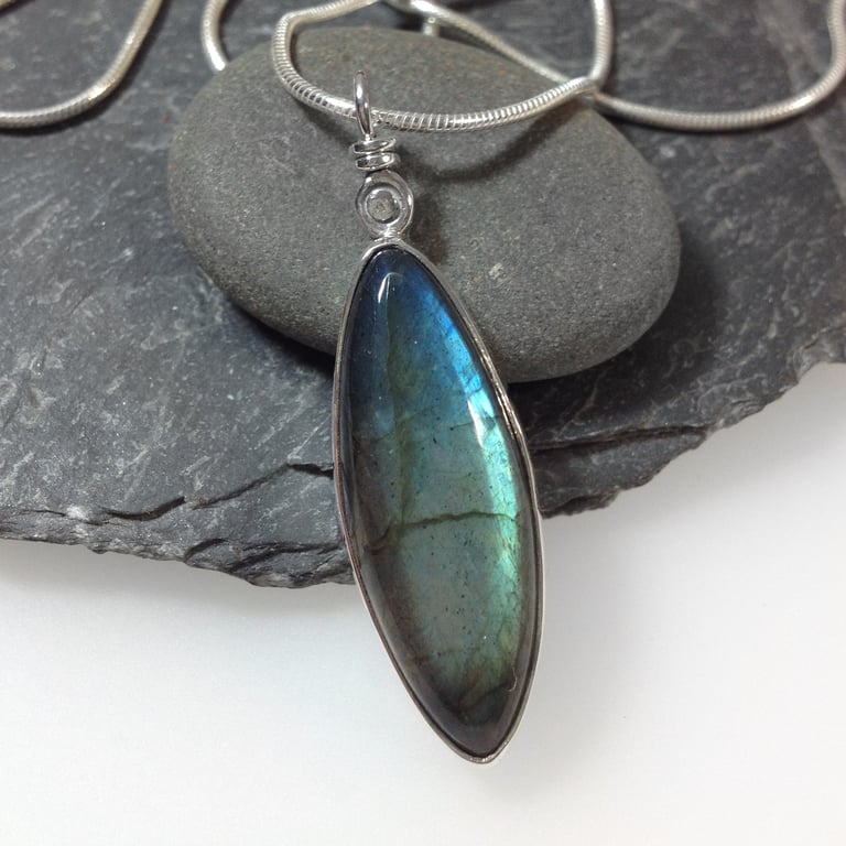 Silver and labradorite pendant and chain